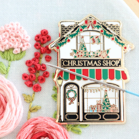 Christmas Shop Main Street Magnetic Needle Minder