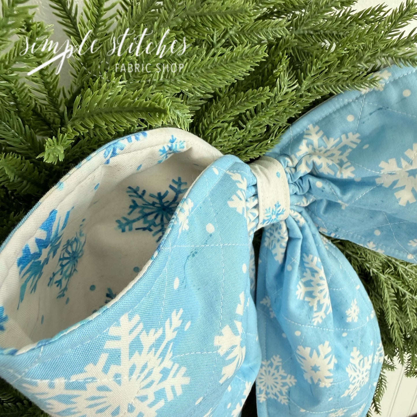 Vintage Charm Bow - Blue Snowflakes