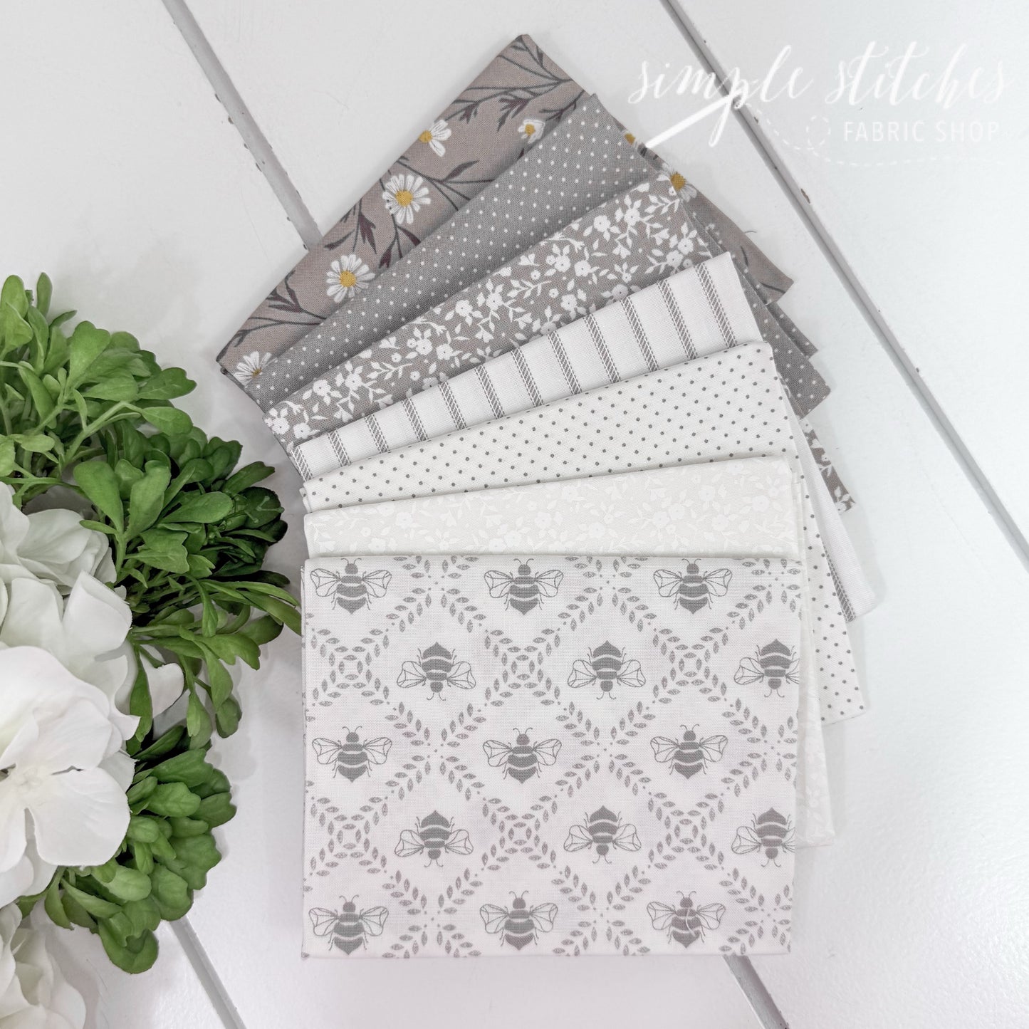 Sun Drenched Simple Bundle (7) Fat Quarter Bundle