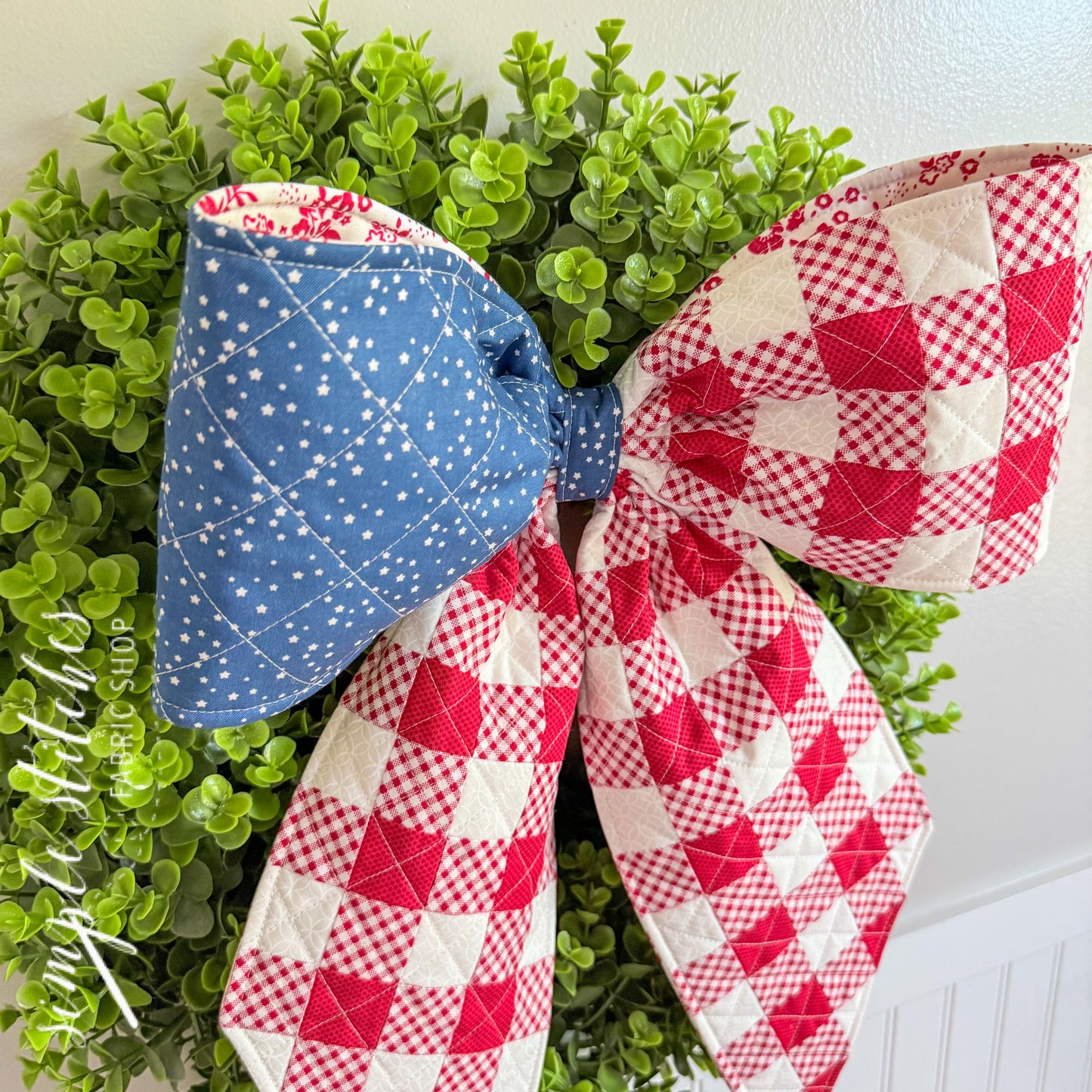 Vintage Charm Bow Pattern