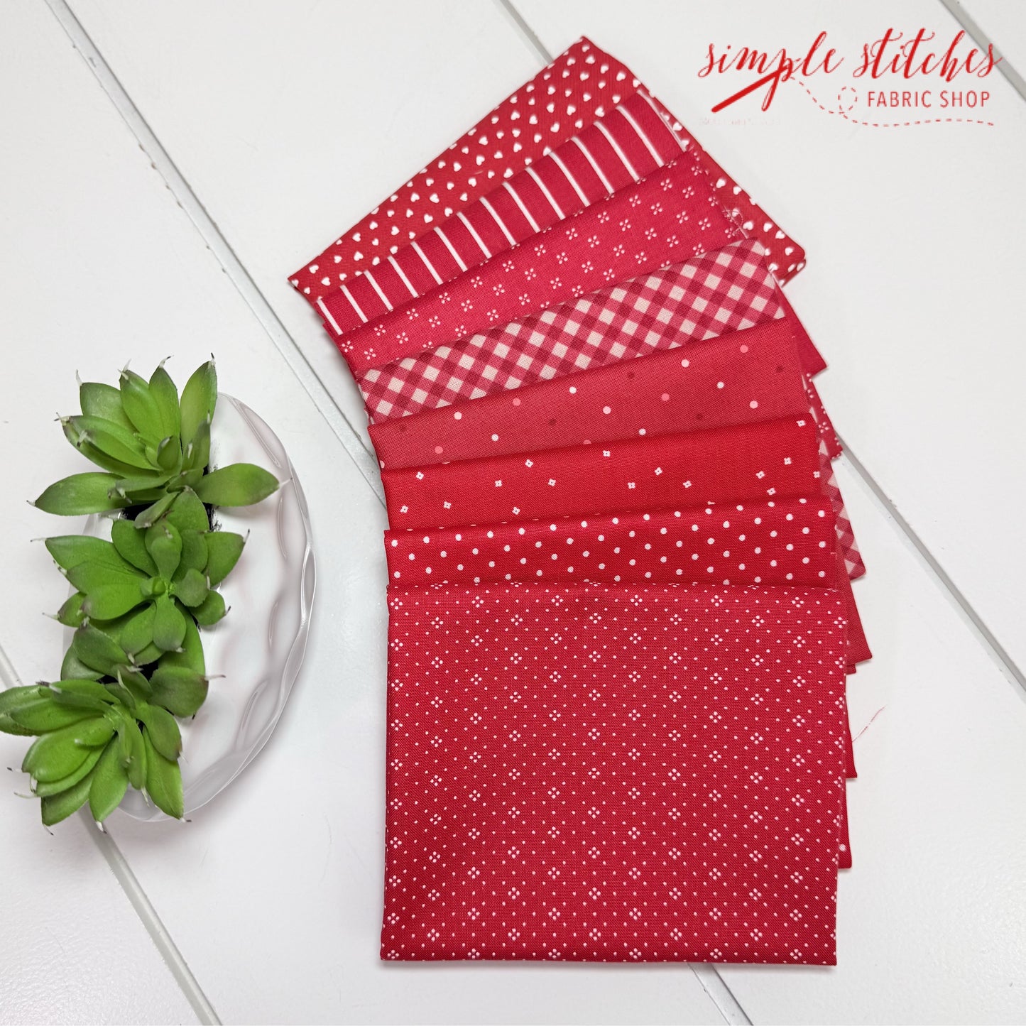 Red Simple Bundle (8) Fat Quarter Bundle