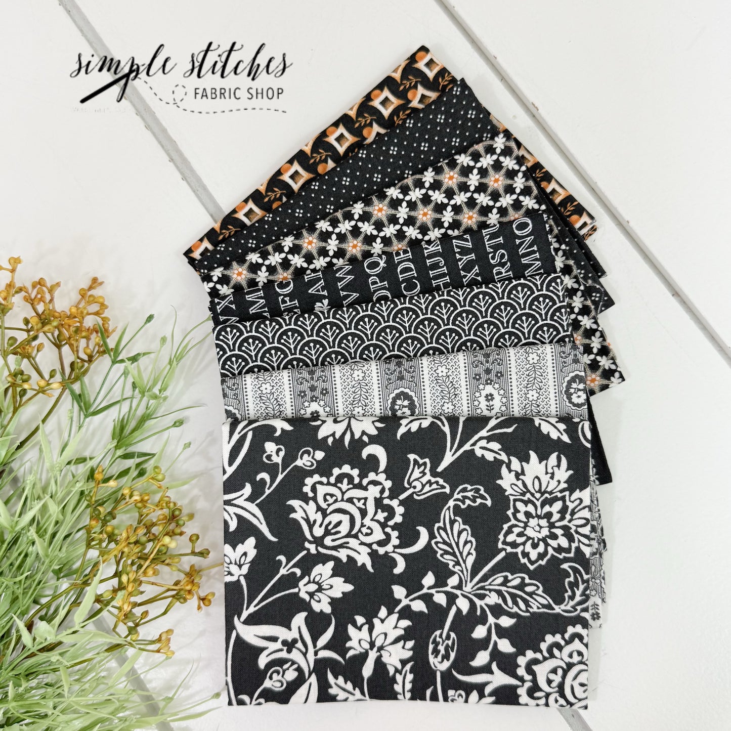 Agatha Road  Black Simple Bundle (7) Fat Quarters