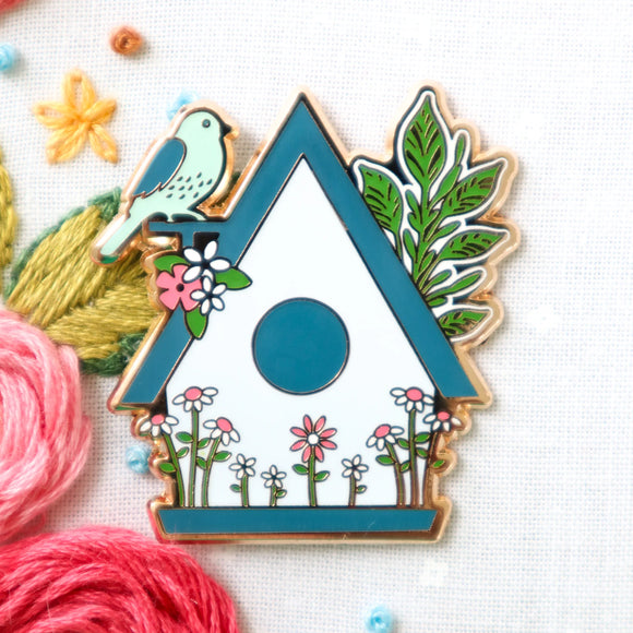 Melody Lane Birdhouse Magnetic Needle Minder