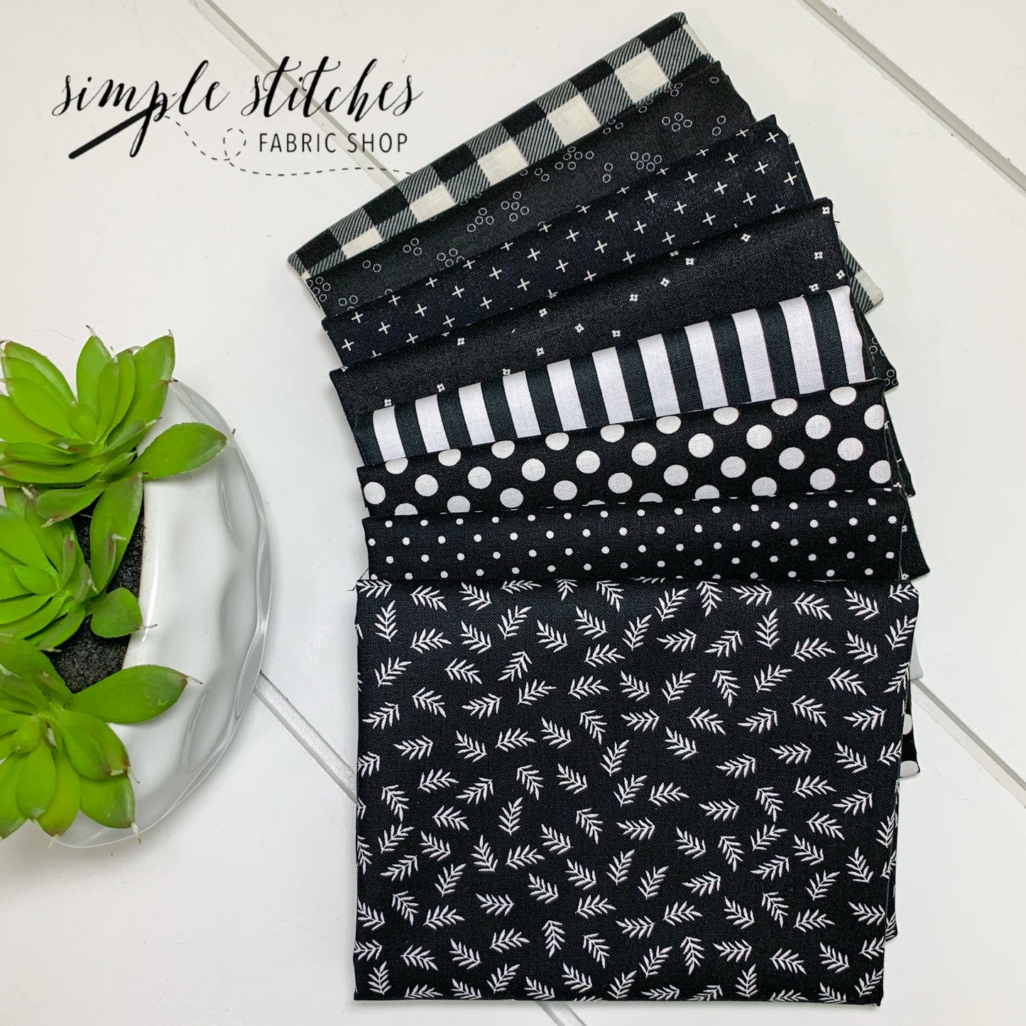 Black and White Simple Bundle (8) Fat Quarter Bundle